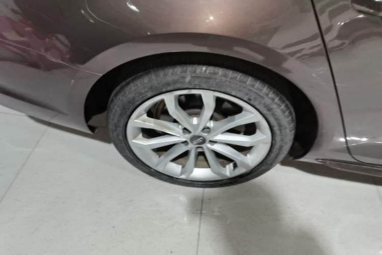 Used Audi A4L 2018 30th Anniversary Edition 40 TFSI Fashion Model Right Rear Wheel Hub