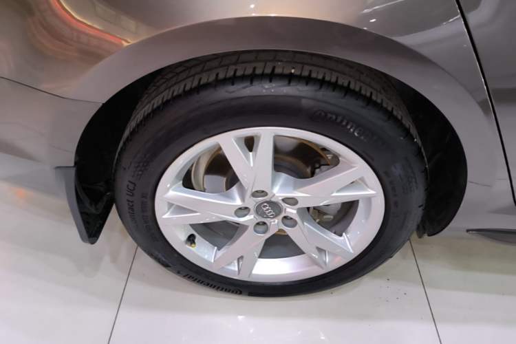 Used Audi A4L 2018 30th Anniversary Edition 40 TFSI Trendy Model Right Rear Wheel Hub