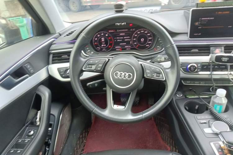 Used Audi A4L 2018 30th Anniversary Edition 40 TFSI Fashion Model Steering Wheel