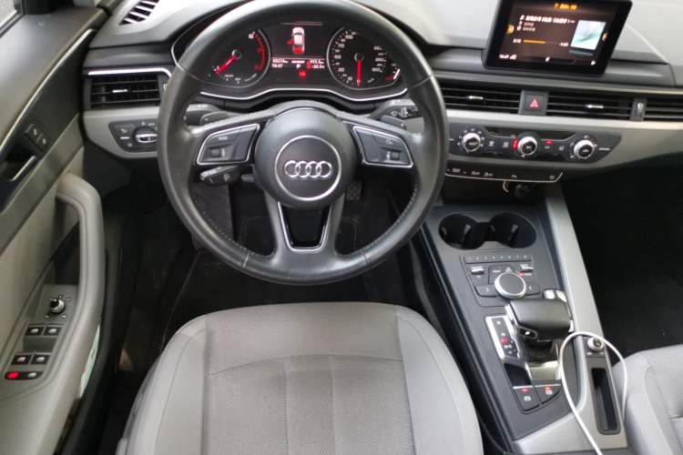 Used Audi A4L 2018 30th Anniversary Edition 40 TFSI Trendy Model Steering Wheel