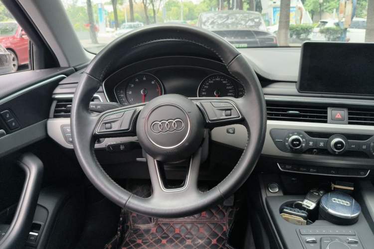 Used Audi A4L 2018 30th Anniversary Edition 40 TFSI Trendy Model Steering Wheel