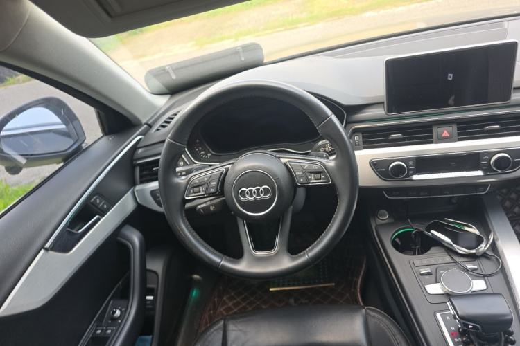 Used Audi A4L 2018 30th Anniversary Edition 40 TFSI Fashion Model Steering Wheel