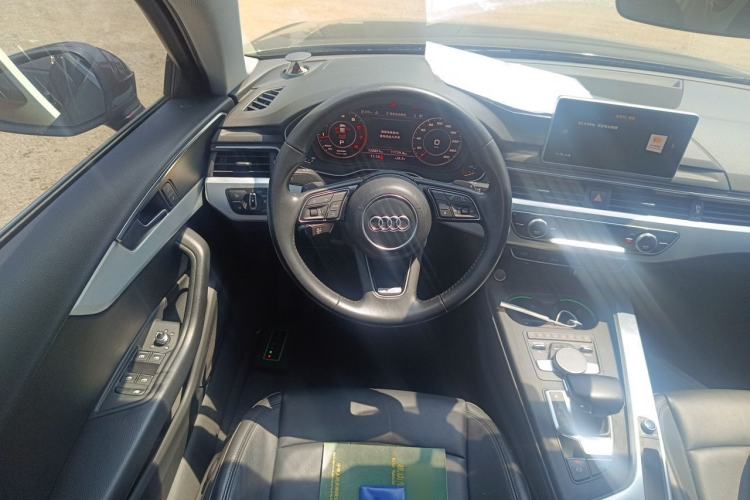 Used Audi A4L 2018 30th Anniversary Edition 40 TFSI Fashion Model Steering Wheel