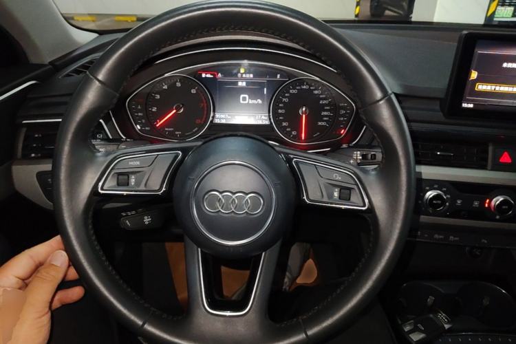 Used Audi A4L 2018 30th Anniversary Edition 40 TFSI Trendy Model Steering Wheel