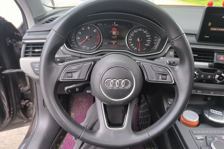 Used Audi A4L 2018 30th Anniversary Edition 40 TFSI Trendy Model Steering Wheel