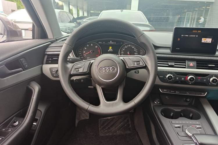 Used Audi A4L 2018 30th Anniversary Edition 40 TFSI Trendy Model Steering Wheel