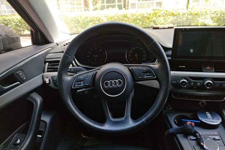 Used Audi A4L 2018 30th Anniversary Edition 40 TFSI Trendy Model Steering Wheel