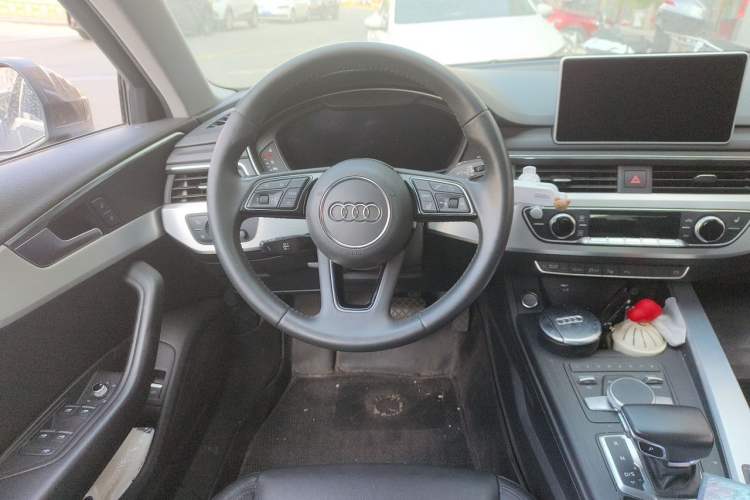 Used Audi A4L 2018 30th Anniversary Edition 40 TFSI Fashion Model Steering Wheel