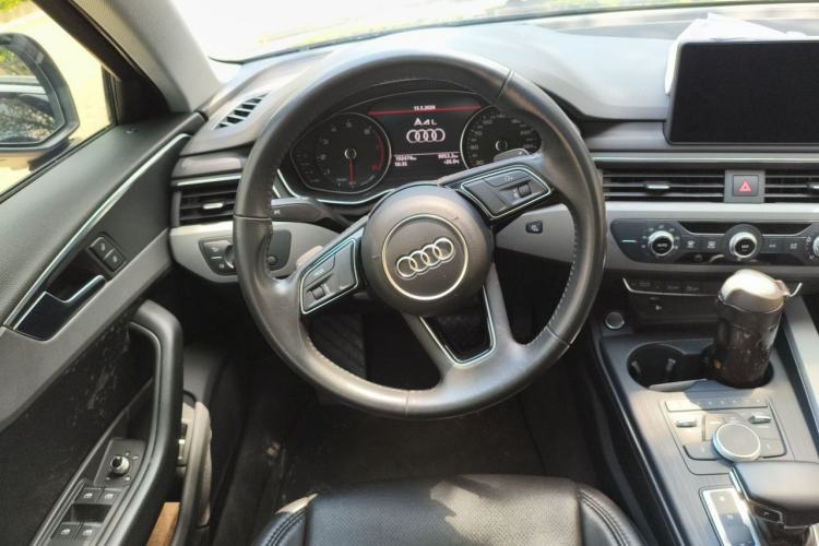 Used Audi A4L 2018 30th Anniversary Edition 40 TFSI Trendy Model Steering Wheel
