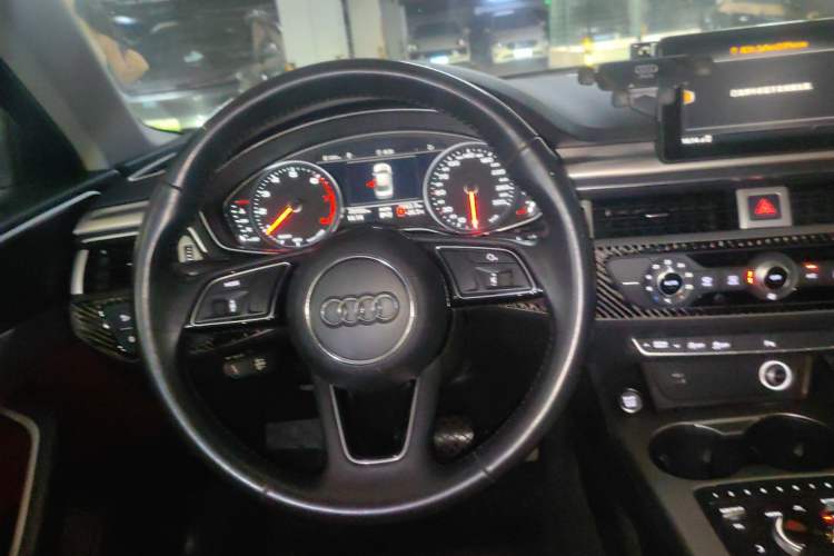 Used Audi A4L 2018 30th Anniversary Edition 40 TFSI Trendy Model Steering Wheel
