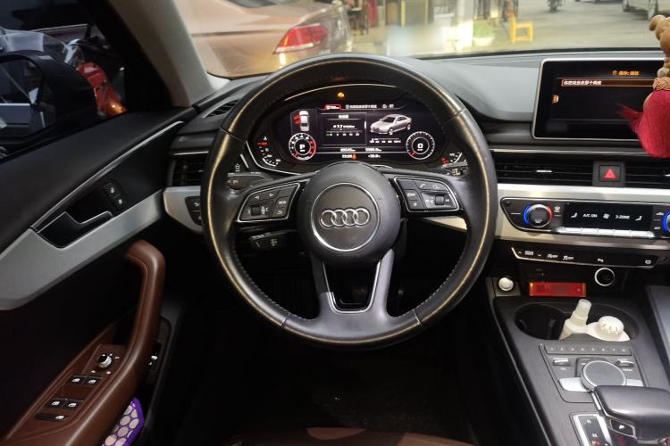 Used Audi A4L 2018 30th Anniversary Edition 40 TFSI Fashion Model Steering Wheel