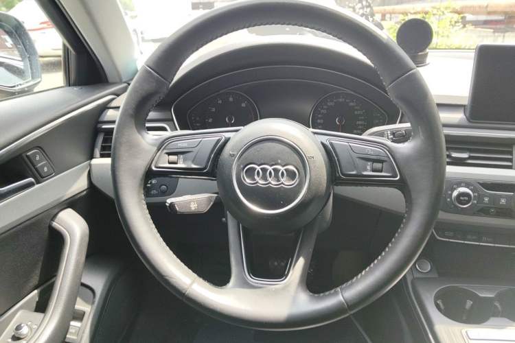 Used Audi A4L 2018 30th Anniversary Edition 40 TFSI Trendy Model Steering Wheel