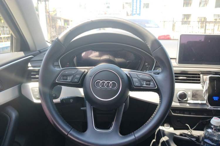 Used Audi A4L 2018 30th Anniversary Edition 40 TFSI Fashion Model Steering Wheel
