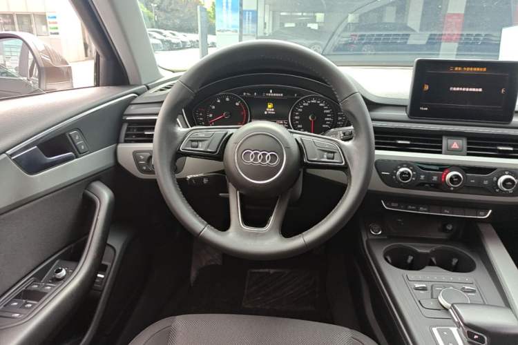 Used Audi A4L 2018 30th Anniversary Edition 40 TFSI Trendy Model Steering Wheel