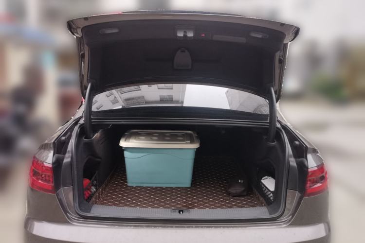 Used Audi A4L 2018 30th Anniversary Edition 40 TFSI Fashion Model Trunk