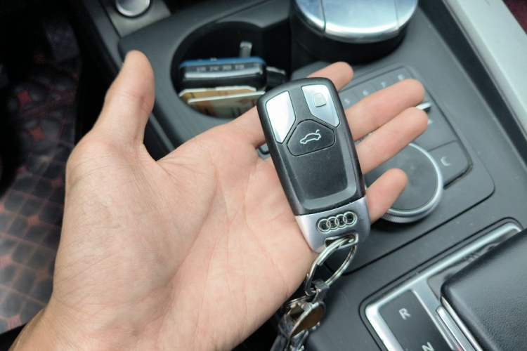 Used Audi A4L 2018 30th Anniversary Edition 40 TFSI Trendy Model Vehicle Key