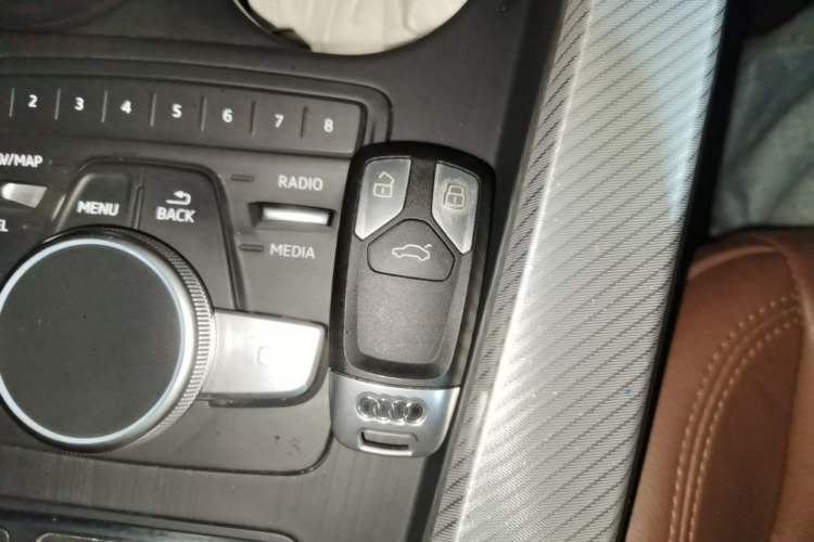 Used Audi A4L 2018 30th Anniversary Edition 40 TFSI Fashion Model Vehicle Key