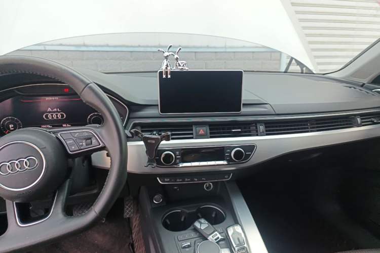 Used Audi A4L 2018 30th Anniversary Edition 40 TFSI Sport Edition Audio And AC Panel
