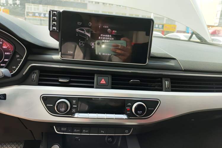 Used Audi A4L 2018 30th Anniversary Edition 40 TFSI Fashion Model Audio And AC Panel