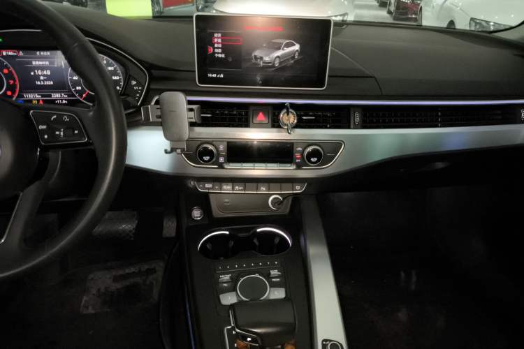 Used Audi A4L 2018 30th Anniversary Edition 40 TFSI Fashion Model Audio And AC Panel
