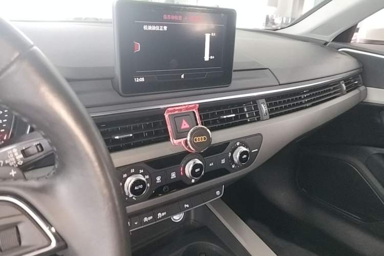 Used Audi A4L 2018 30th Anniversary Edition 40 TFSI Trendy Model Audio And AC Panel