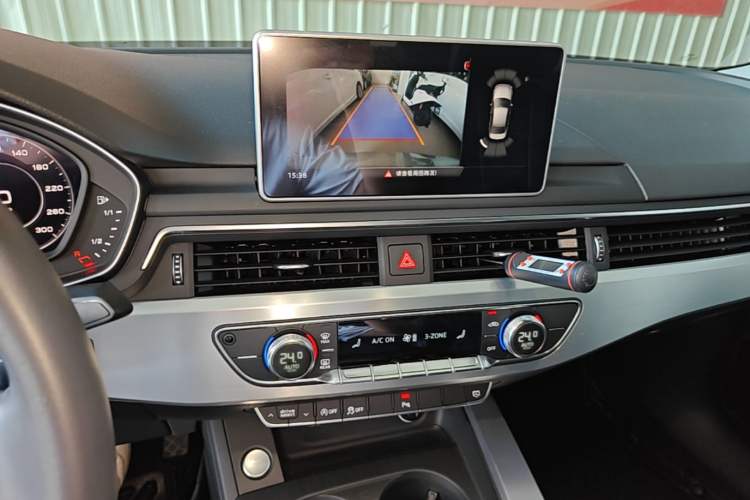 Used Audi A4L 2018 30th Anniversary Edition 40 TFSI Fashion Model Audio And AC Panel