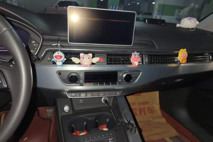 Used Audi A4L 2018 30th Anniversary Edition 40 TFSI Fashion Model Audio And AC Panel