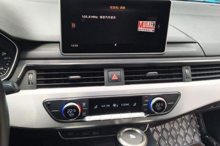 Used Audi A4L 2018 30th Anniversary Edition 40 TFSI Fashion Model Audio And AC Panel