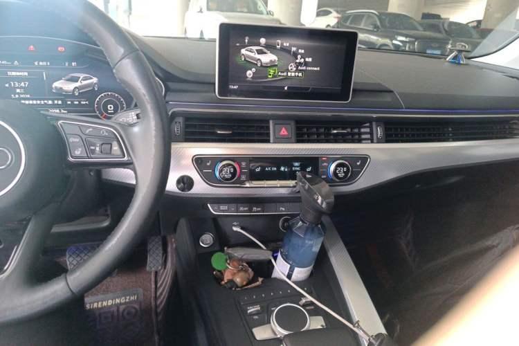 Used Audi A4L 2018 30th Anniversary Edition 40 TFSI Fashion Model Audio And AC Panel