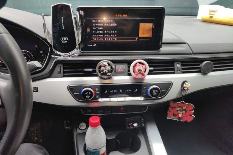 Used Audi A4L 2018 30th Anniversary Edition 40 TFSI Fashion Model Audio And AC Panel