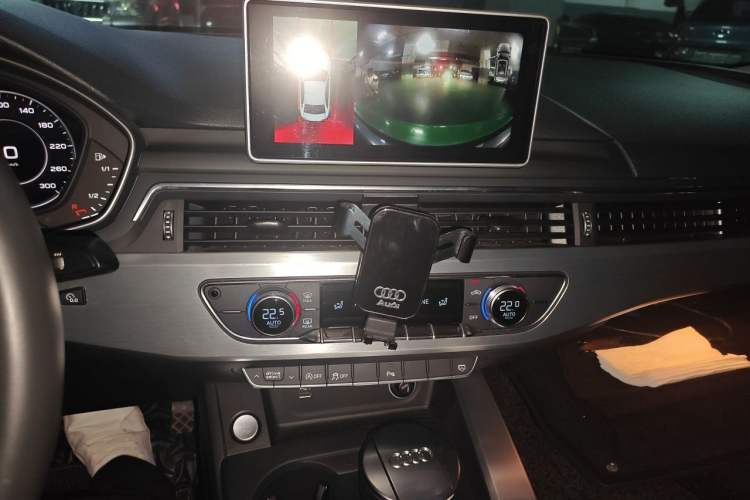 Used Audi A4L 2018 30th Anniversary Edition 40 TFSI Fashion Model Audio And AC Panel