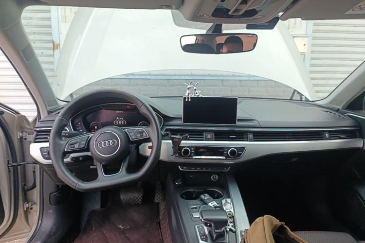 Used Audi A4L 2018 30th Anniversary Edition 40 TFSI Sport Edition Center Console