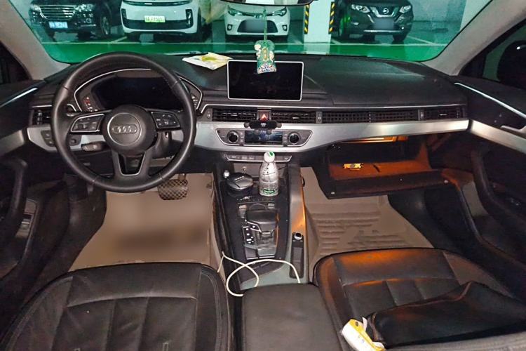 Used Audi A4L 2018 30th Anniversary Edition 40 TFSI Fashion Model Center Console