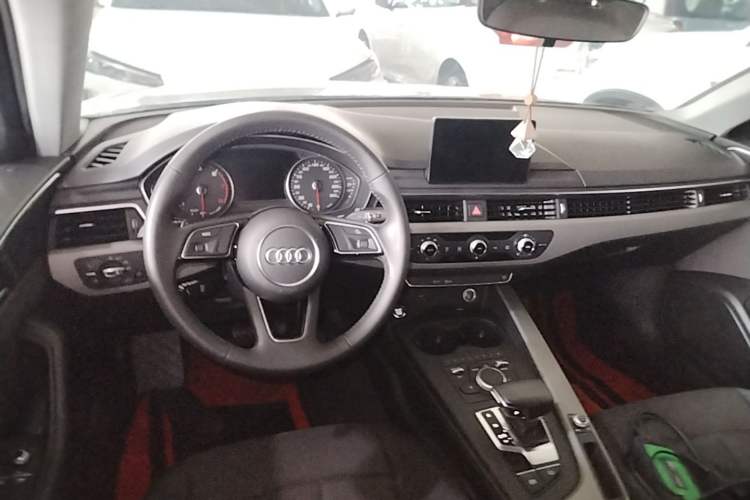 Used Audi A4L 2018 30th Anniversary Edition 30 TFSI Ambition Model Center Console