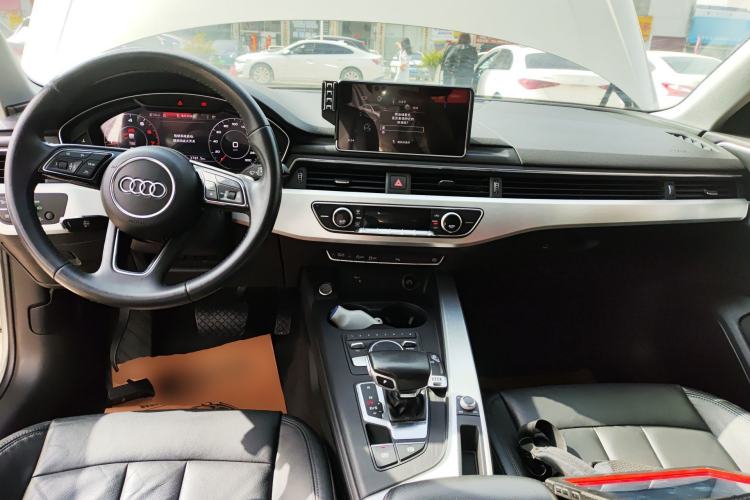 Used Audi A4L 2018 30th Anniversary Edition 40 TFSI Fashion Model Center Console