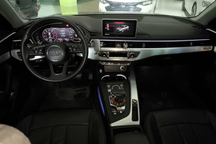 Used Audi A4L 2018 30th Anniversary Edition 40 TFSI Fashion Model Center Console