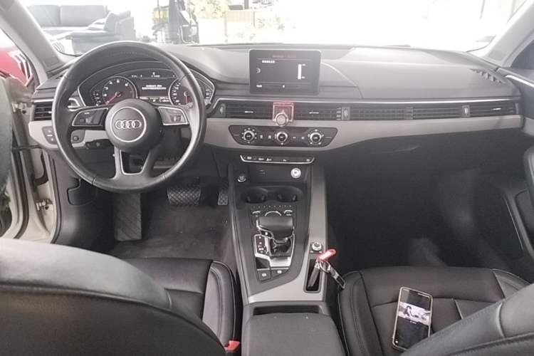 Used Audi A4L 2018 30th Anniversary Edition 40 TFSI Trendy Model Center Console