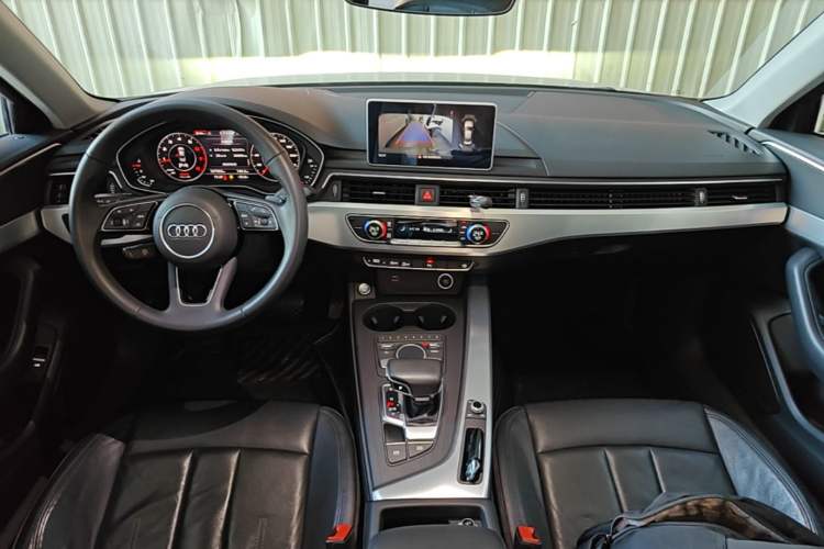 Used Audi A4L 2018 30th Anniversary Edition 40 TFSI Fashion Model Center Console