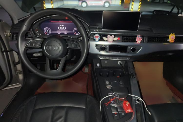 Used Audi A4L 2018 30th Anniversary Edition 40 TFSI Fashion Model Center Console