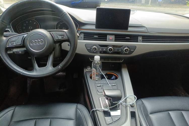 Used Audi A4L 2018 30th Anniversary Edition 40 TFSI Trendy Model Center Console