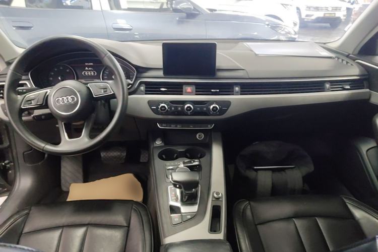 Used Audi A4L 2018 30th Anniversary Edition 40 TFSI Trendy Model Center Console