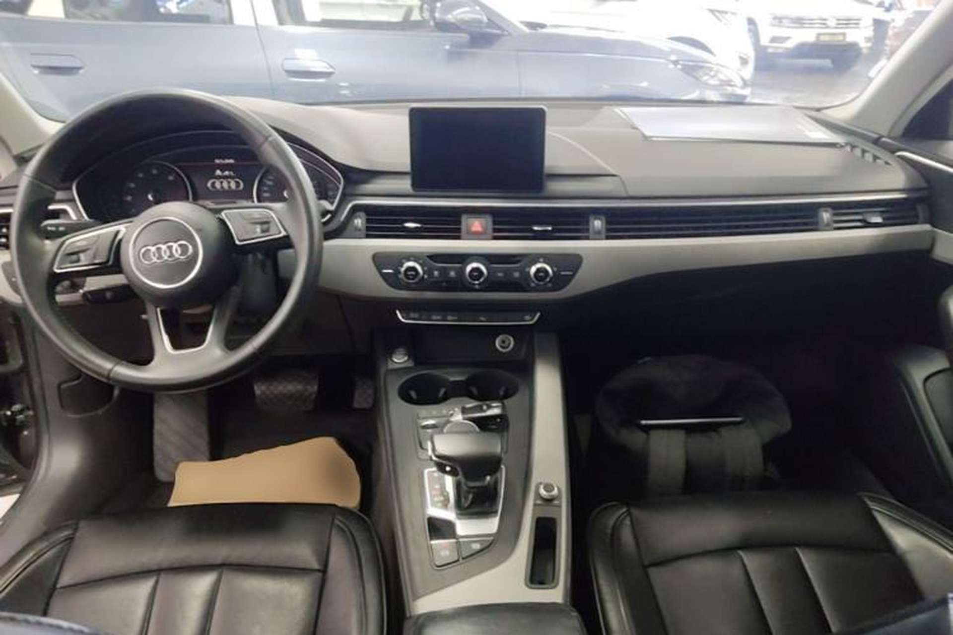 Used Audi A4L 2018 30th Anniversary Edition 40 TFSI Trendy Model Center Console