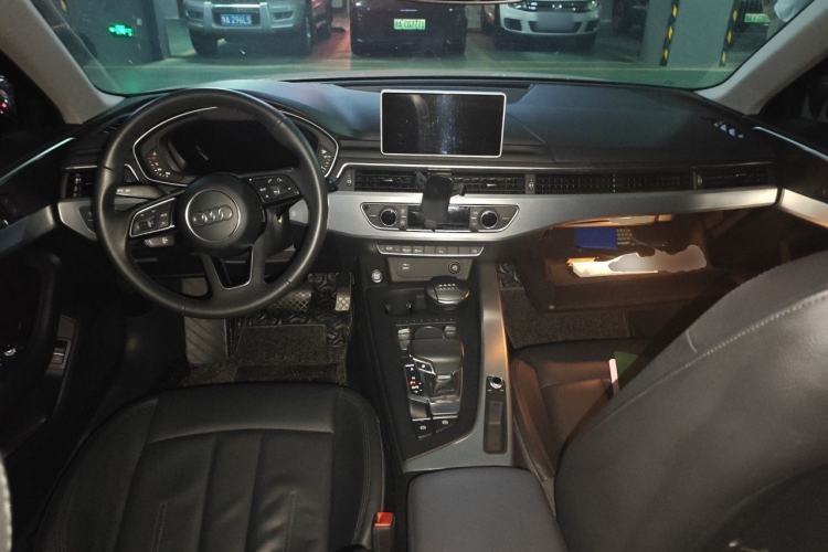 Used Audi A4L 2018 30th Anniversary Edition 40 TFSI Fashion Model Center Console