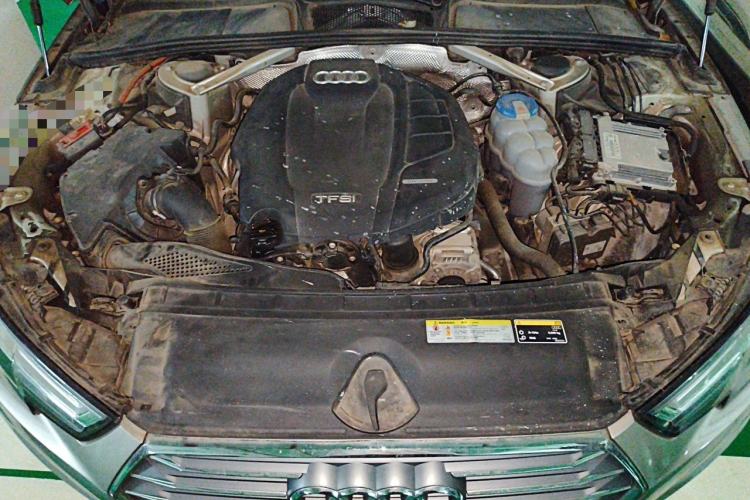 Used Audi A4L 2018 30th Anniversary Edition 40 TFSI Fashion Model Engine Bay