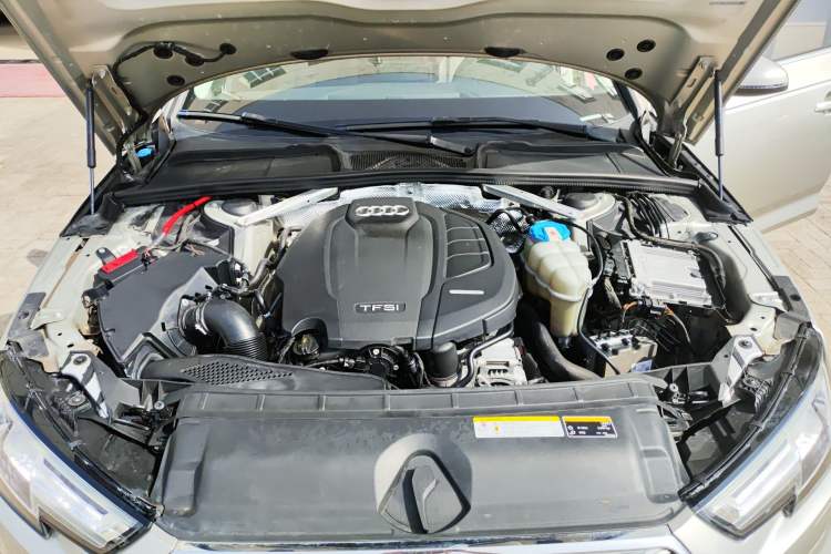 Used Audi A4L 2018 30th Anniversary Edition 40 TFSI Fashion Model Engine Bay