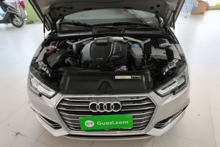 Used Audi A4L 2018 30th Anniversary Edition 40 TFSI Fashion Model Engine Bay