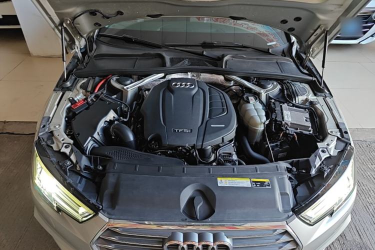 Used Audi A4L 2018 30th Anniversary Edition 40 TFSI Fashion Model Engine Bay