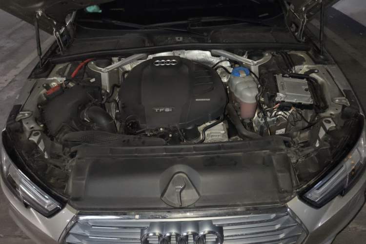Used Audi A4L 2018 30th Anniversary Edition 40 TFSI Fashion Model Engine Bay