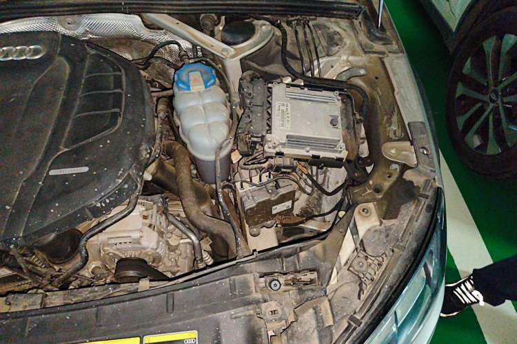 Used Audi A4L 2018 30th Anniversary Edition 40 TFSI Fashion Model Engine Bay Left