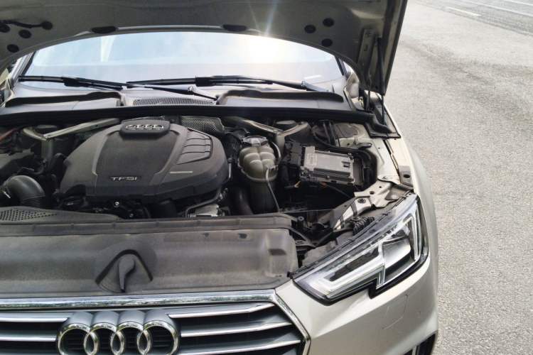 Used Audi A4L 2018 30th Anniversary Edition 40 TFSI Fashion Model Engine Bay Left